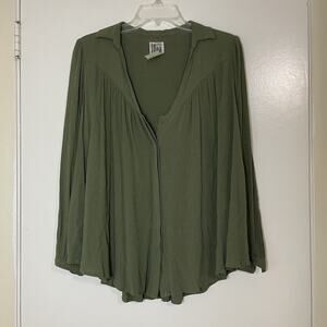 Free People green vneck button front long sleeve shirt size XS -read